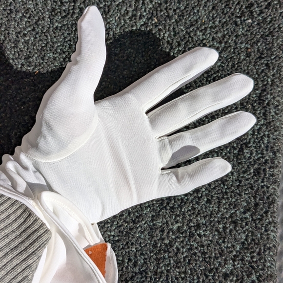 Vintage white ladies gloves - Picture 5 of 6